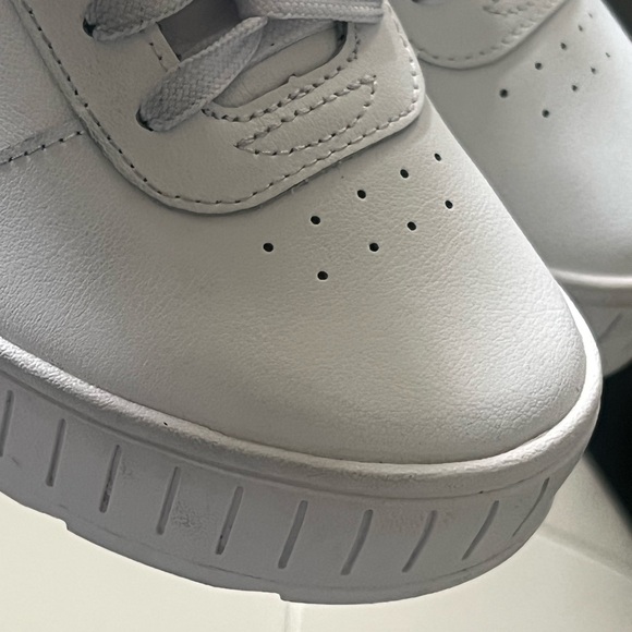 Puma White and Black Classic Sneakers with Leather Finish - Picture 10 of 11